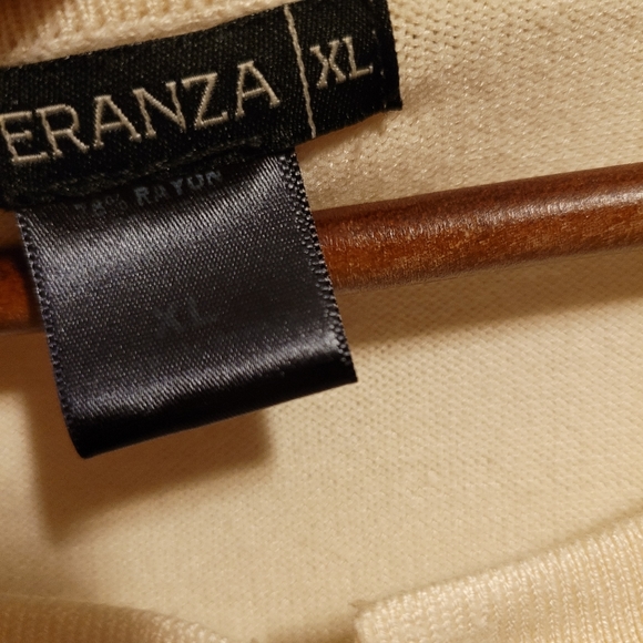 Esperanza Ivory Cardigan with Floral Details - Picture 3 of 6